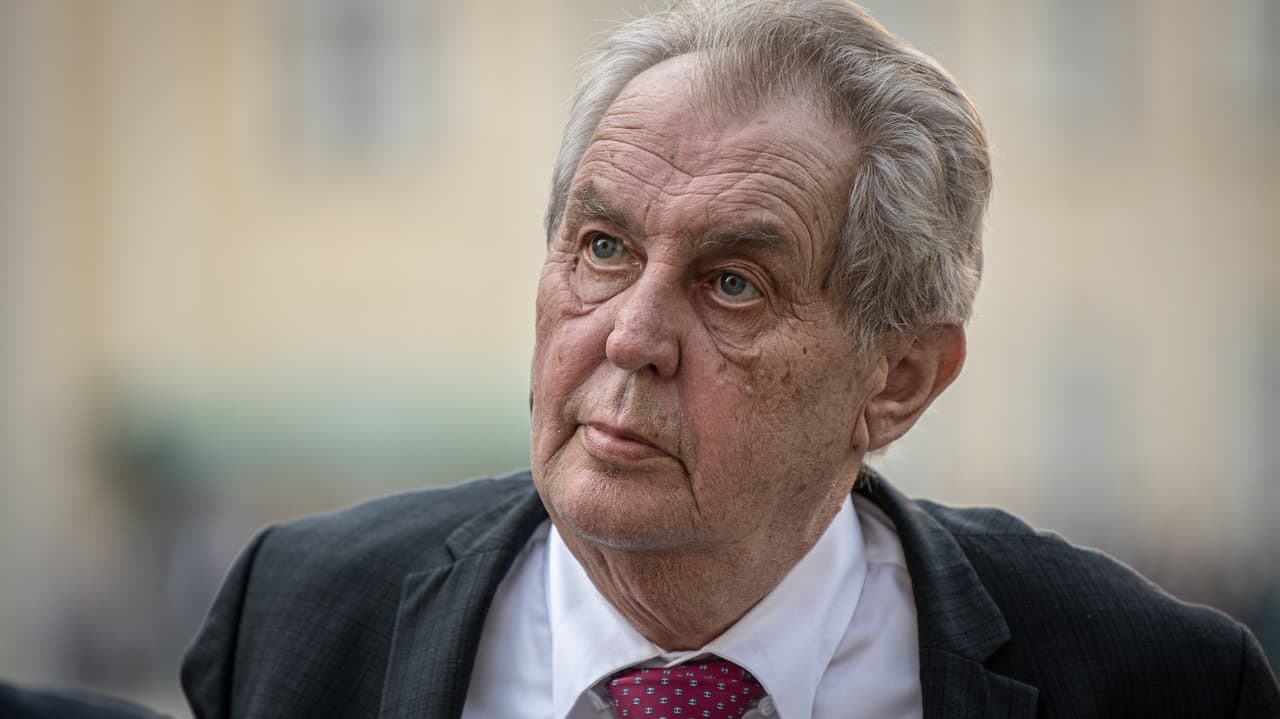 Hospitalizovaný český prezident Miloš Zeman koná z lôžka: Presunul veľkú odalosť