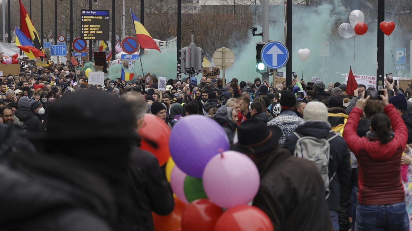 Koronavírus: V Belgicku protestovali proti sprísňovaniu opatrení tisíce ľudí