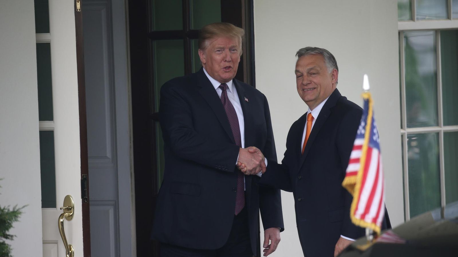 Orbán a Trump si telefonicky vzájomne vyjadrili politickú podporu