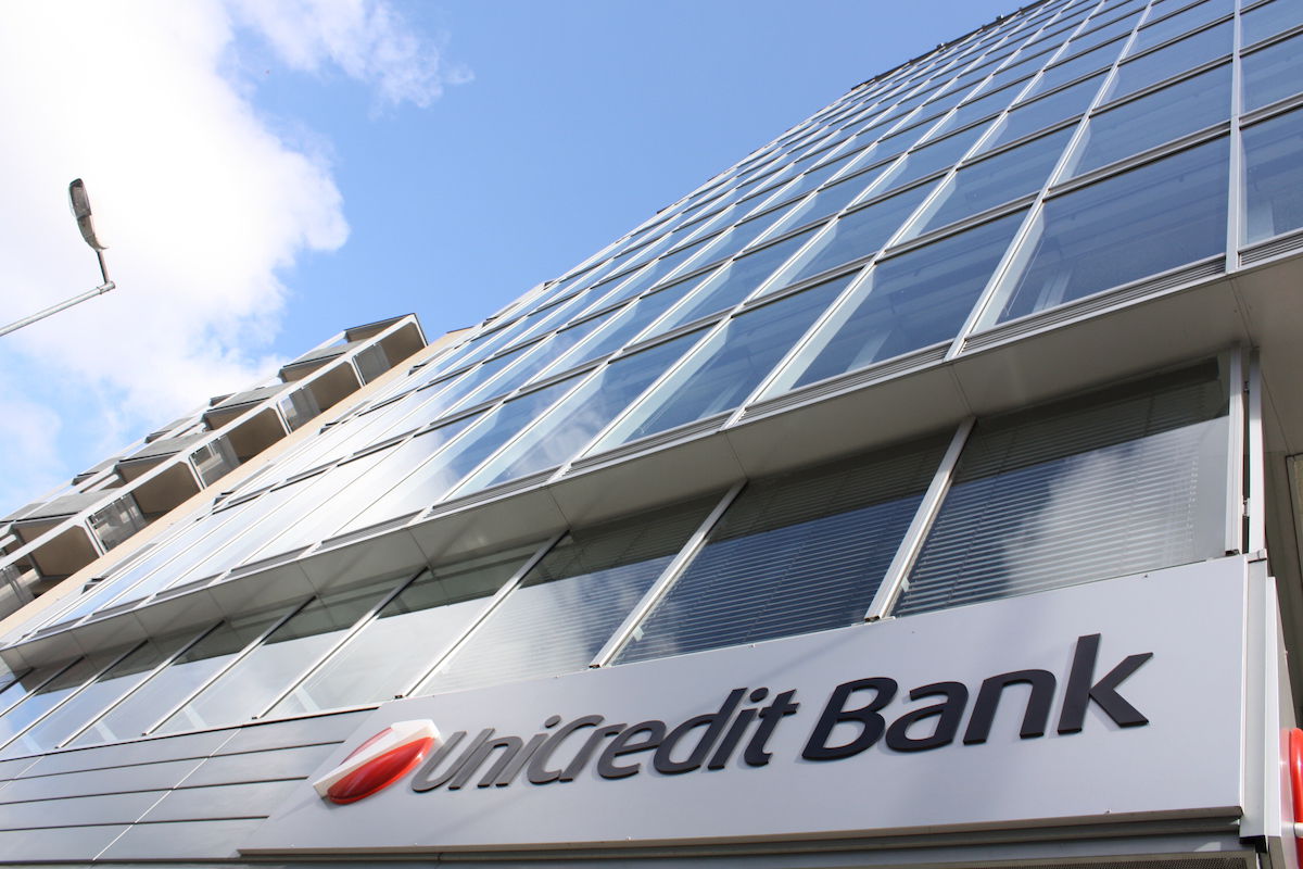 UniCredit prichádza s jednou z najlacnejších hypoték na 10 rokov. Podmienkou je ale poistka