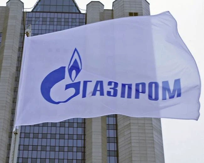 Očakávania tvrdých sankcií zrazili akcie veľkých ruských firiem, Gazprom či Sberbank sa prepadli o desiatky percent￼