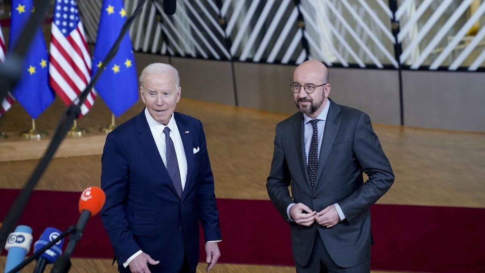 Ukrajina: Len jednota NATO a EÚ môže zastaviť Putina, vyhlásil Biden