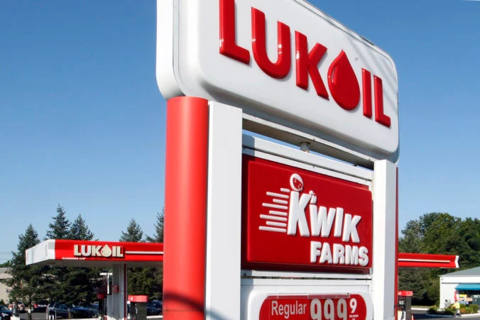 Exkancelár Schüssel odstúpil z dozornej rady firmy Lukoil, Rusko vraj prekročilo červenú čiaru￼