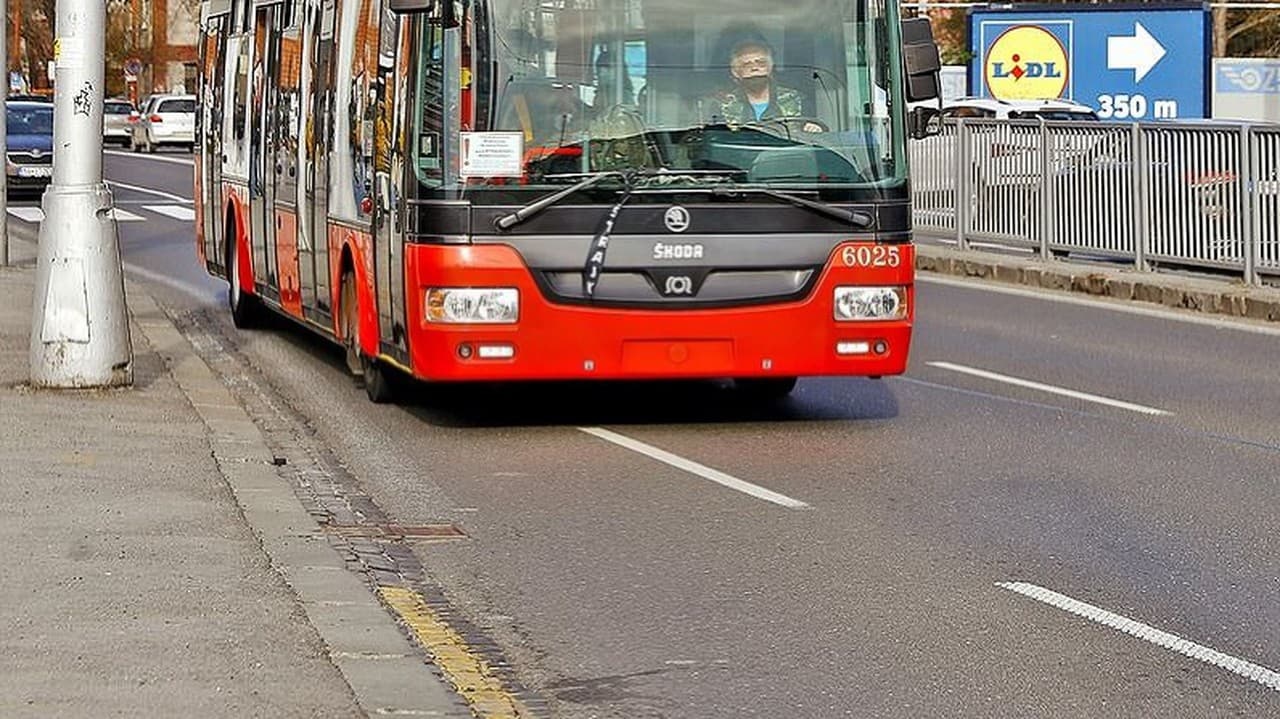 Nezabudnite! Verejnú dopravu v Bratislave ovplyvnia veľkonočné sviatky i prázdniny: Viaceré linky nebudú premávať