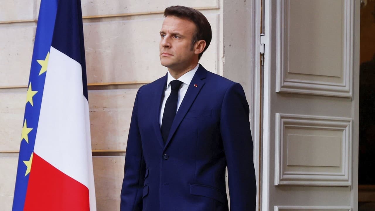 Macron telefonoval Zelenskému: Prisľúbil mu dodávku ďalších zbraní