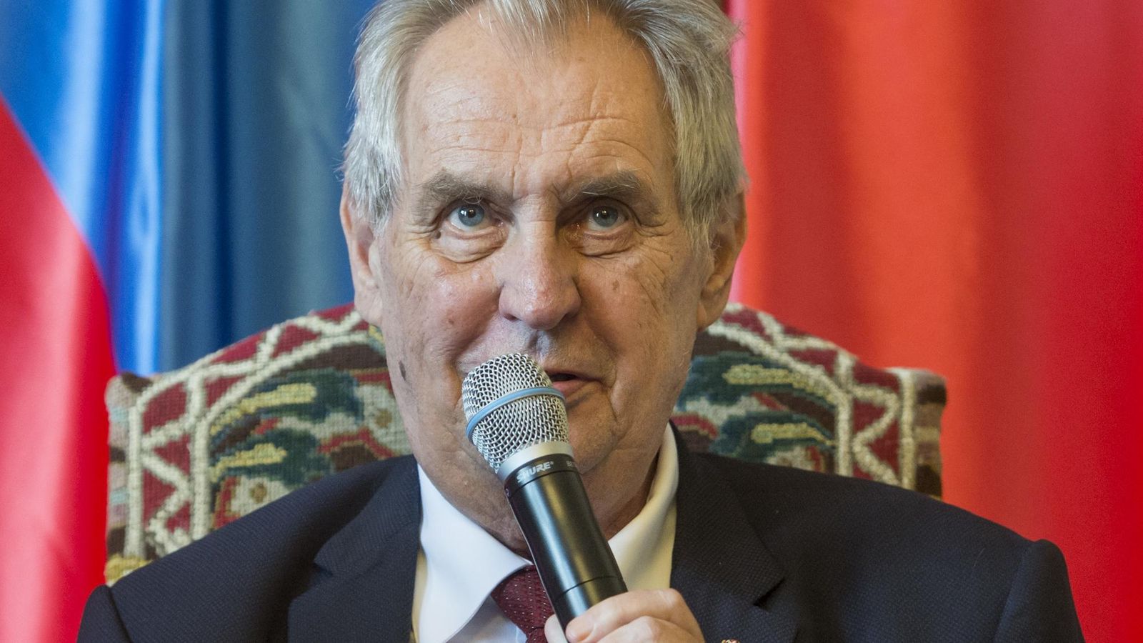 Český prezident Zeman tvrdí, že Putin patrí pred vojnový súd