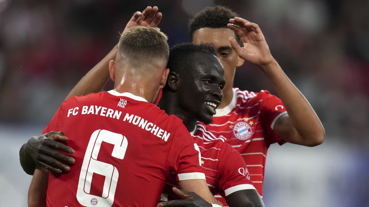 Osemgólová prestrelka v Nemecku: Bayern získal jubilejnú desiatu trofej!