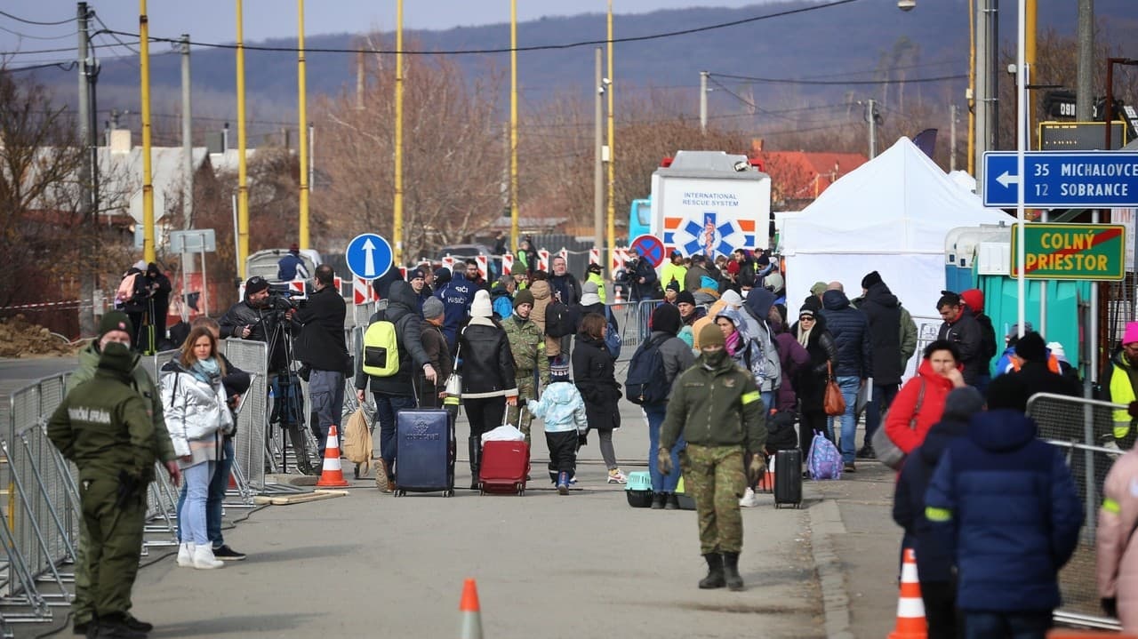 Slovenské hranice prekročili ďalšie tisícky Ukrajincov: Podobne veľa sa ich vrátilo naspäť