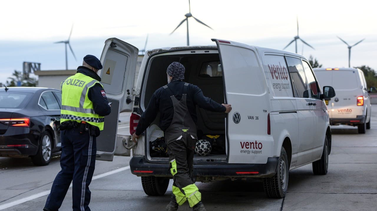 Kontroly na hraniciach trvajú aj naďalej: Na území Slovenska zadržali stovky migrantov!