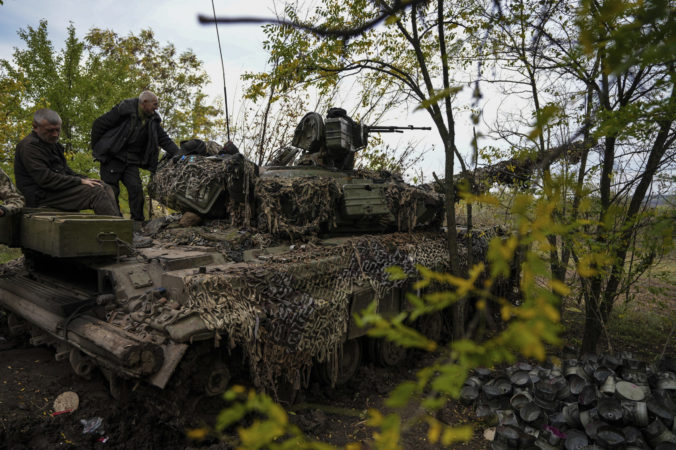 Ukrajinská armáda pokračuje v protiofenzíve na východe krajine, oslobodzuje okupované dediny a ničí Rusom infraštruktúru￼