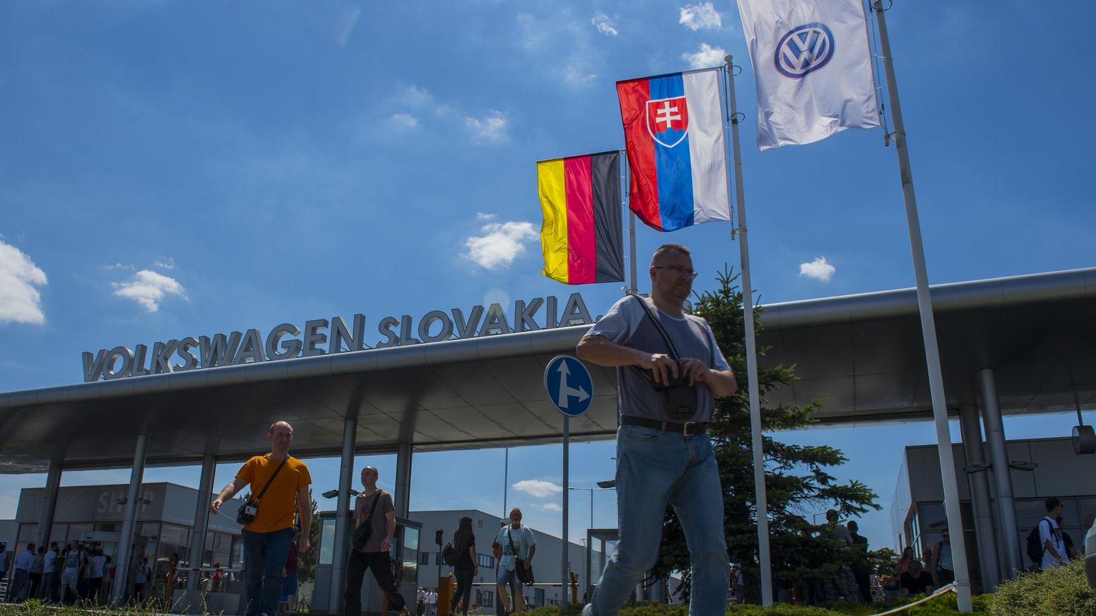 Bratislavský Volkswagen pozastavuje výrobu