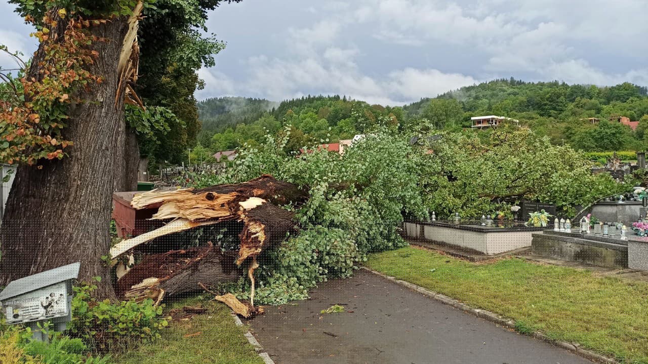 Búrková smršť úplne spustošila sever Slovenska: Hasiči mali plné ruky práce