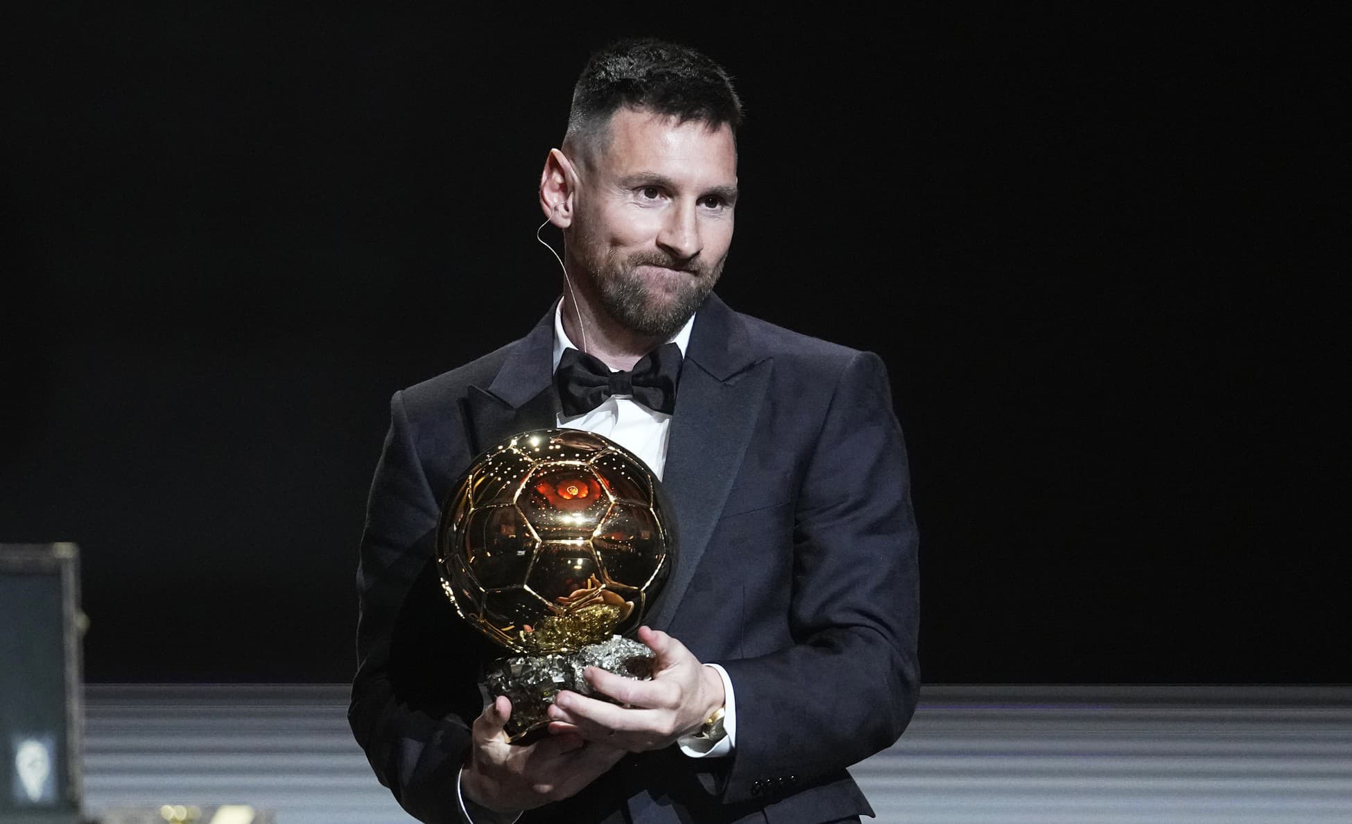 Kráľ je späť na tróne: Messi po ôsmykrát získal Zlatú loptu!