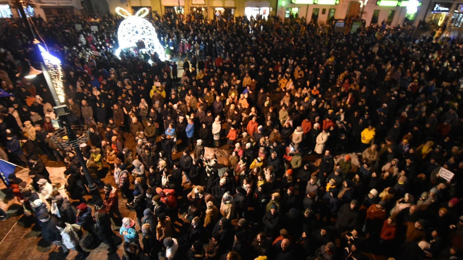 Protivládny protest v Košiciach sa skončil. „Mafia,“ skandoval dav