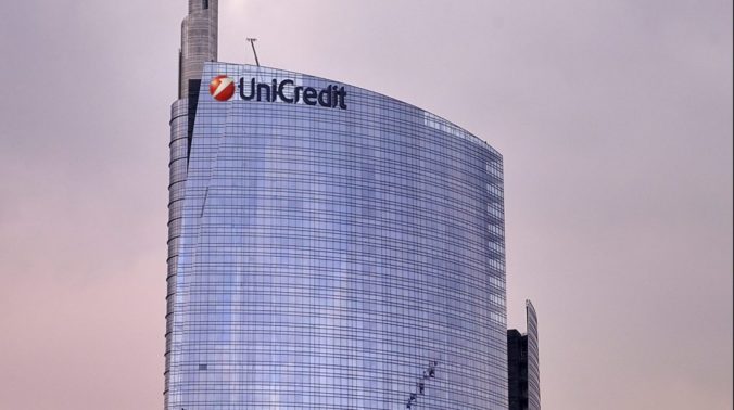 Odbory sa s UniCredit Bank dohodli. Menej zarábajúcim pridajú a dostanú aj bonus