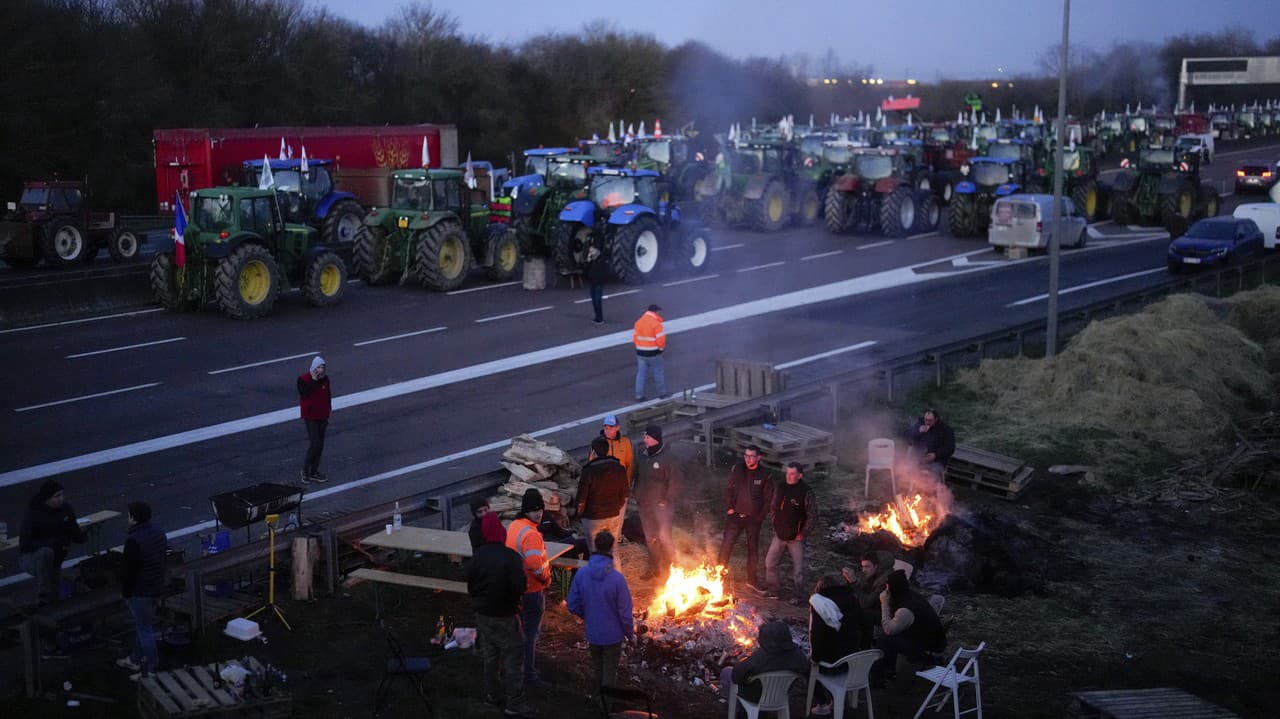 Tisíce farmárov blokujú metropolu: Stalo sa to, čoho sa politici báli