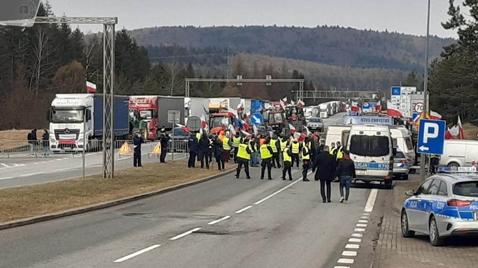 Poľskí farmári zablokovali hraničný priechod Vyšný Komárnik – Barwinek