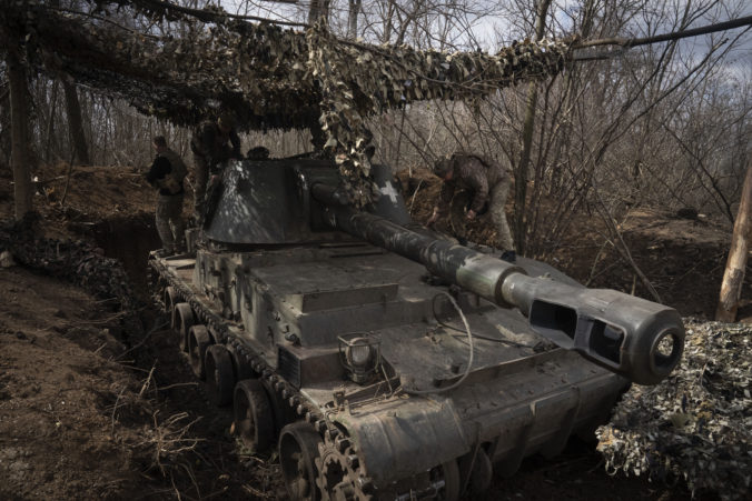 Rusi stratili vo vojne už vyše 440-tisíc vojakov, podľa Ukrajincov prišli aj o takmer sedemtisíc tankov