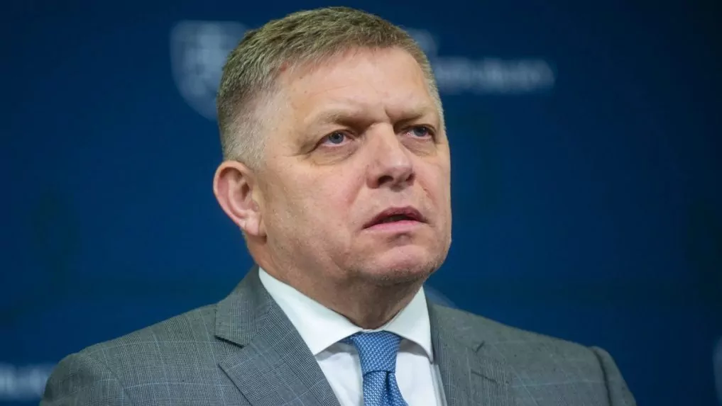 Slovenský premiér kritizuje ukrajinské sankcie voči Lukoilu