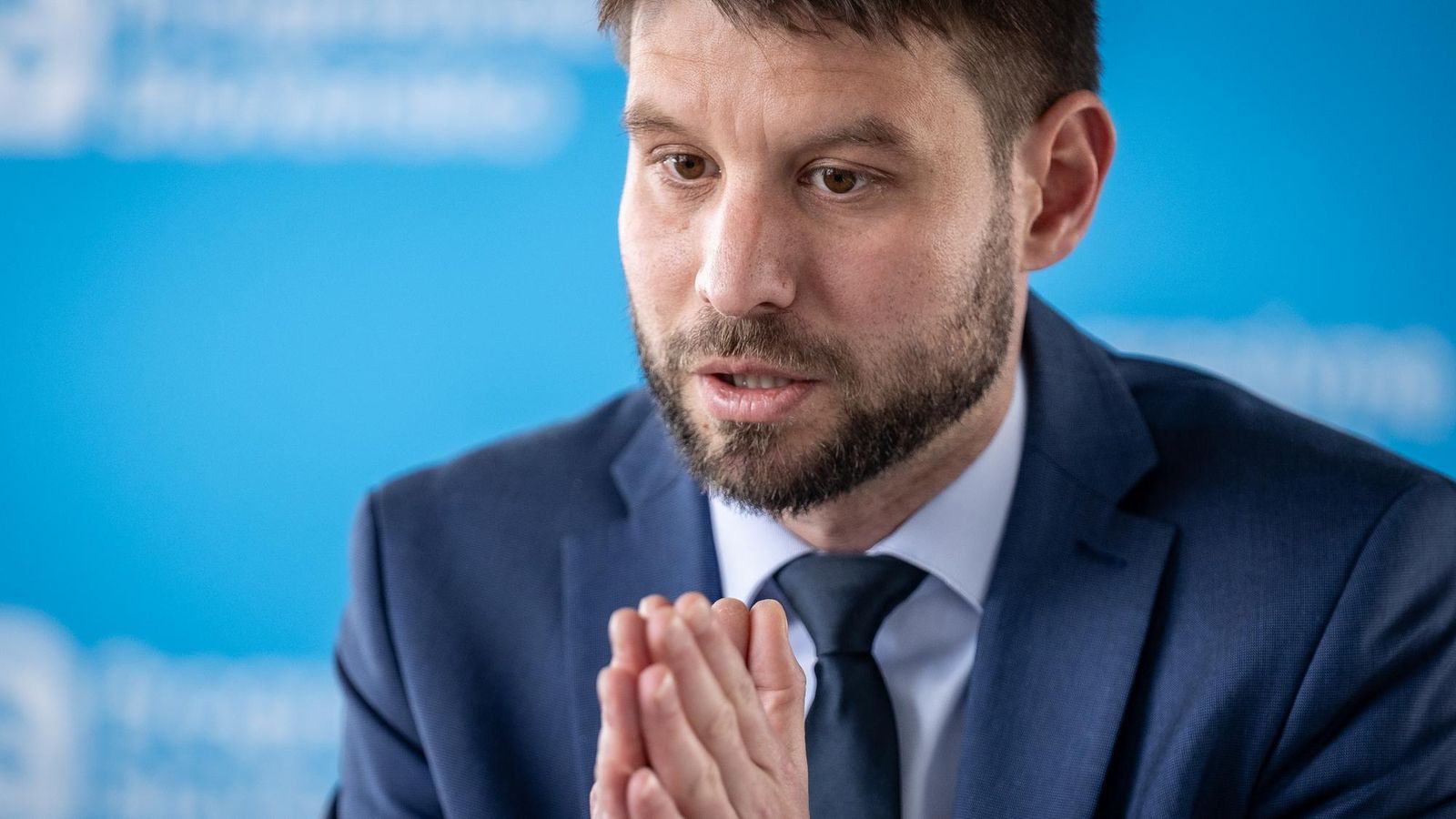 Michal Šimečka: Lex atentát nemá nič spoločné s atentátom. Chcete len výhody pre seba