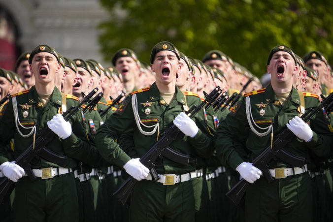 Rusi ponúkajú 100-tisíc rubľov každej osobe, ktorá privedie priateľa do vojenskej služby