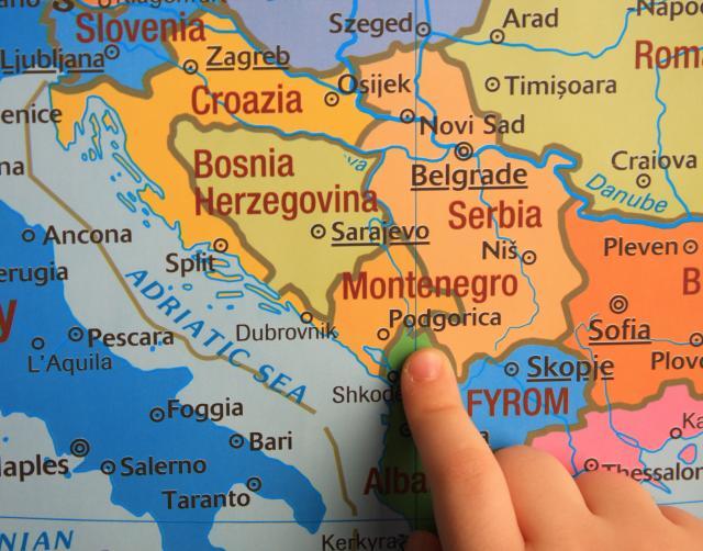 Meniaca sa krajina ruského vplyvu na Balkáne a reakcia Európy