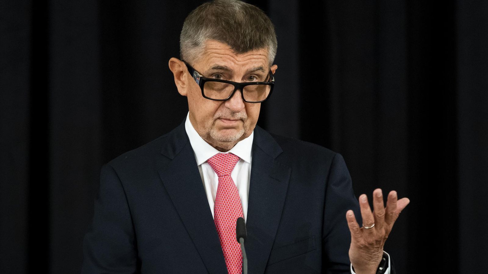 Andrej Babiš navrhol rokovať o psychickom stave Petra Fialu