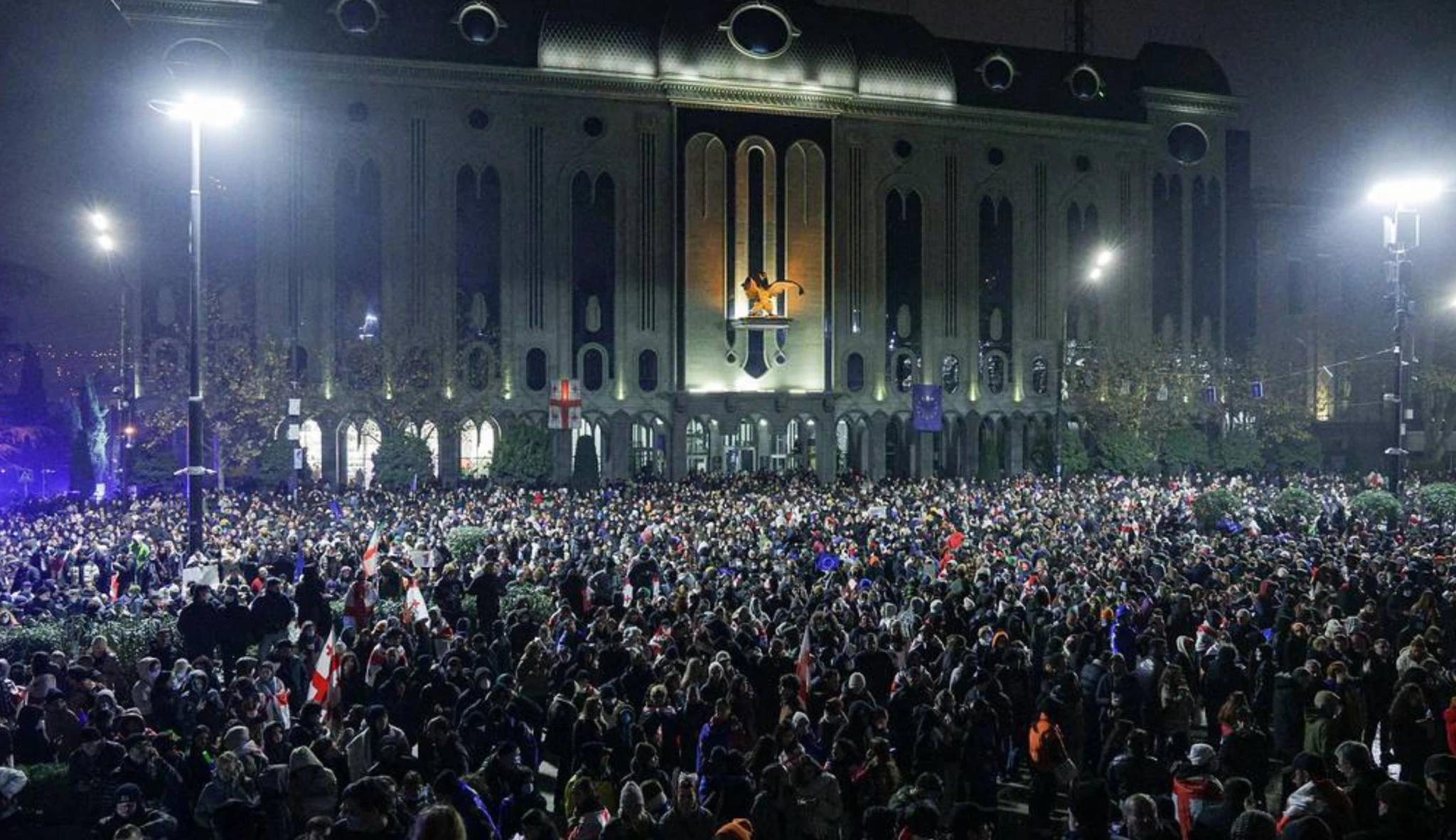 Gruzínsko sa zmieta v nepokojoch, keďže vláda sa vzdáva ambícií EÚ