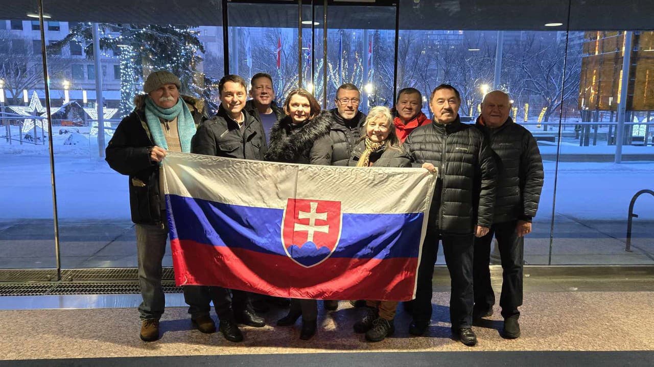 Na Nový rok zaznela nová verzia našej hymny aj pred radnicou v kanadskom Calgary: Prečo sa tak stalo?